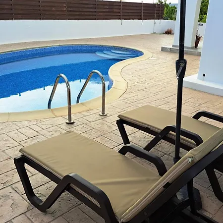 Nireas Villa *