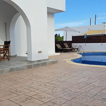 Villa Nireas *